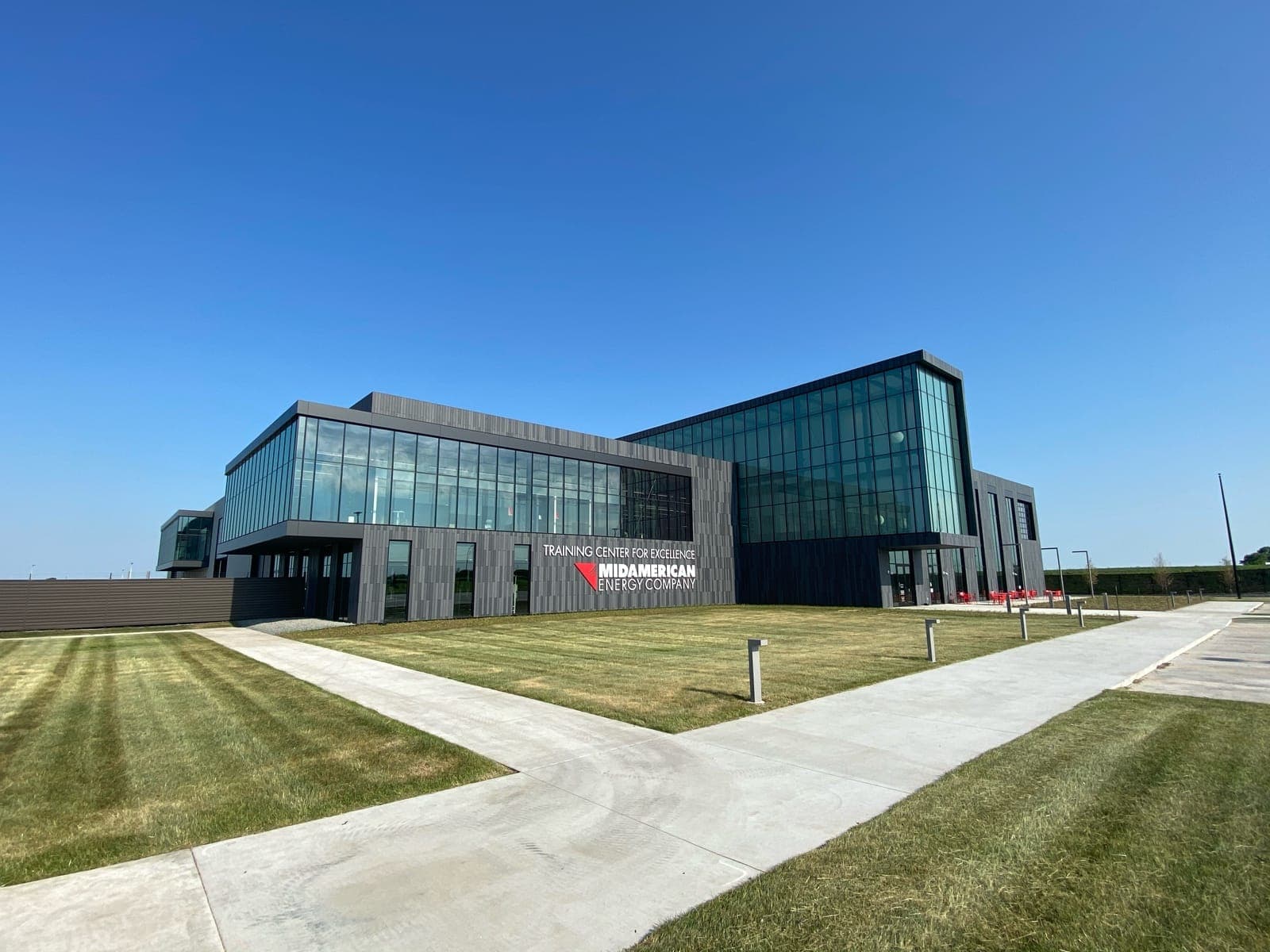 The MidAmerican Energy Company Training Center for Excellence in Des Moines, Iowa, its dark textured panel cladding wrapping a two-storey glazed corner